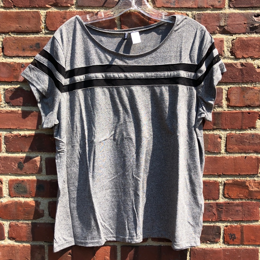 NWOT Mesh line tee shirt